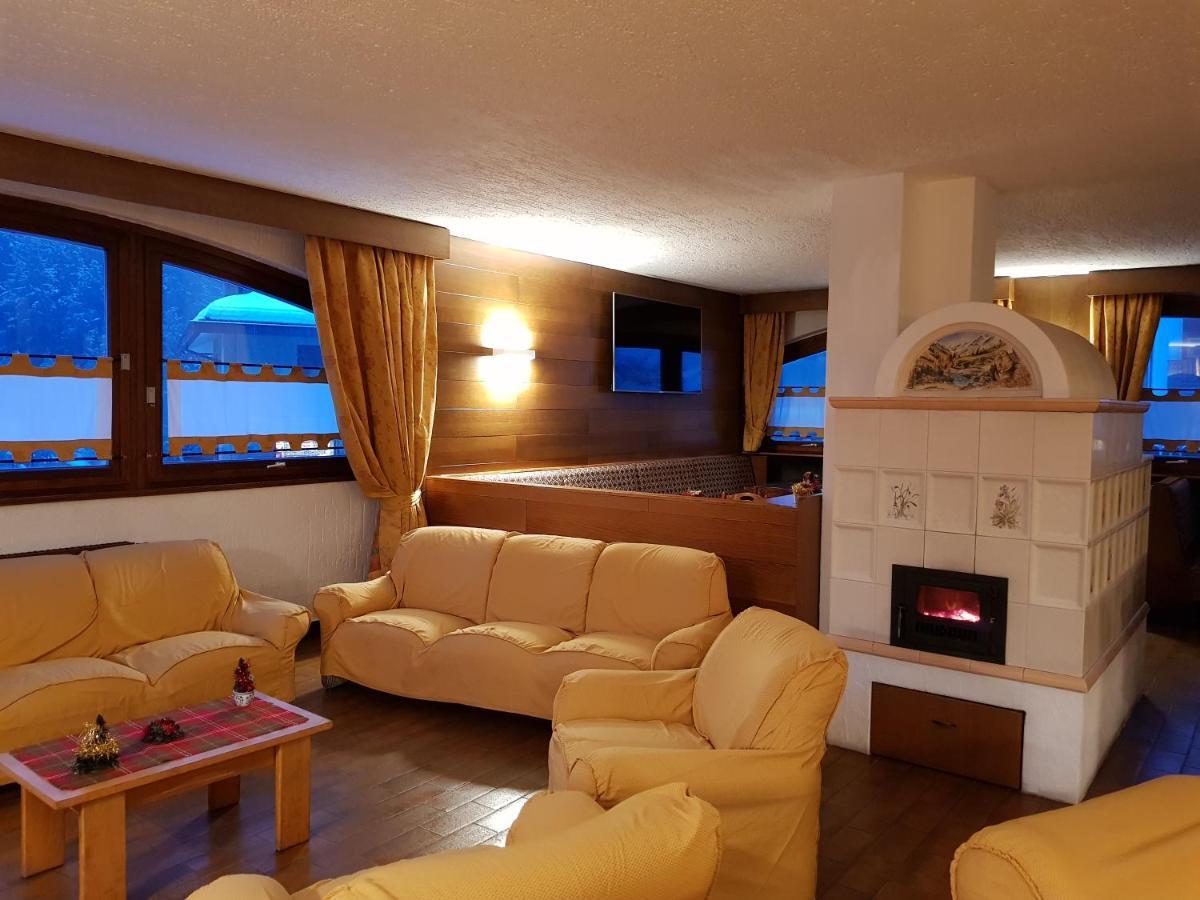 Hotel Alle Tre Baite Santa Caterina Valfurva Bagian luar foto