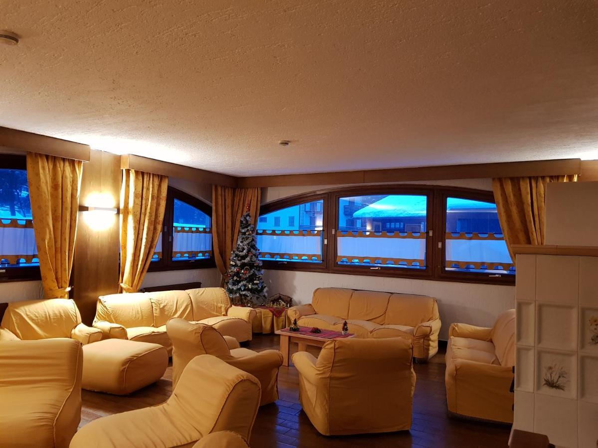 Hotel Alle Tre Baite Santa Caterina Valfurva Bagian luar foto