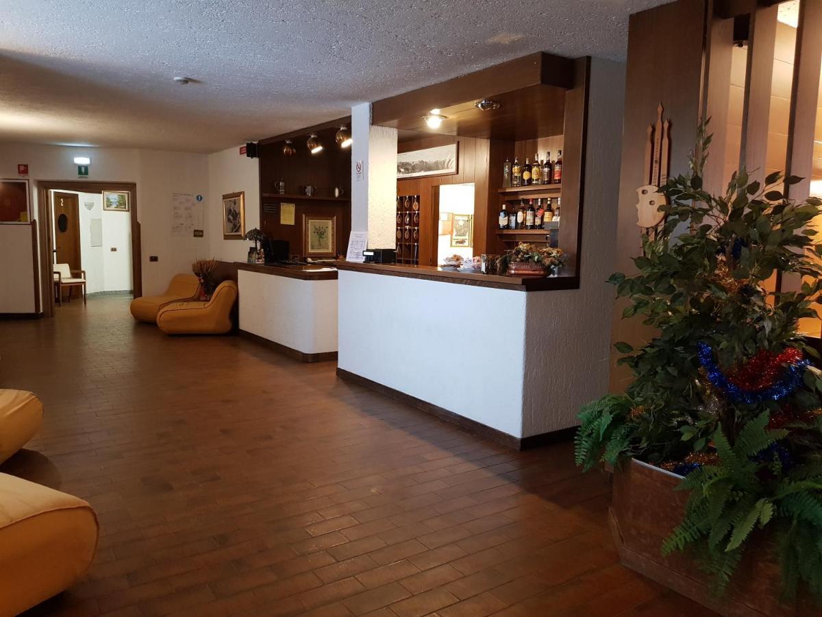 Hotel Alle Tre Baite Santa Caterina Valfurva Bagian luar foto
