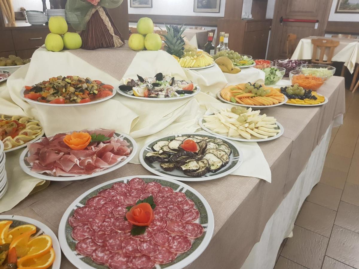 Hotel Alle Tre Baite Santa Caterina Valfurva Bagian luar foto