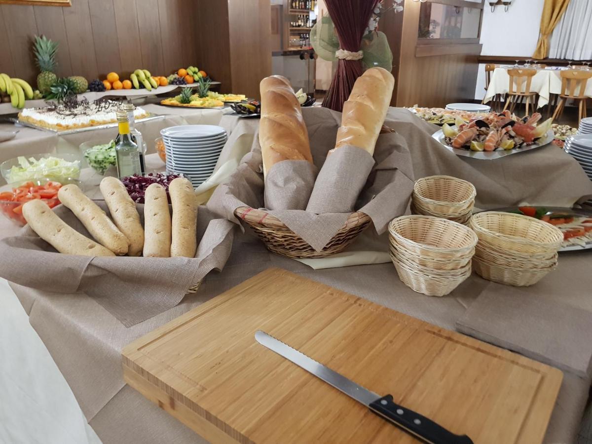 Hotel Alle Tre Baite Santa Caterina Valfurva Bagian luar foto