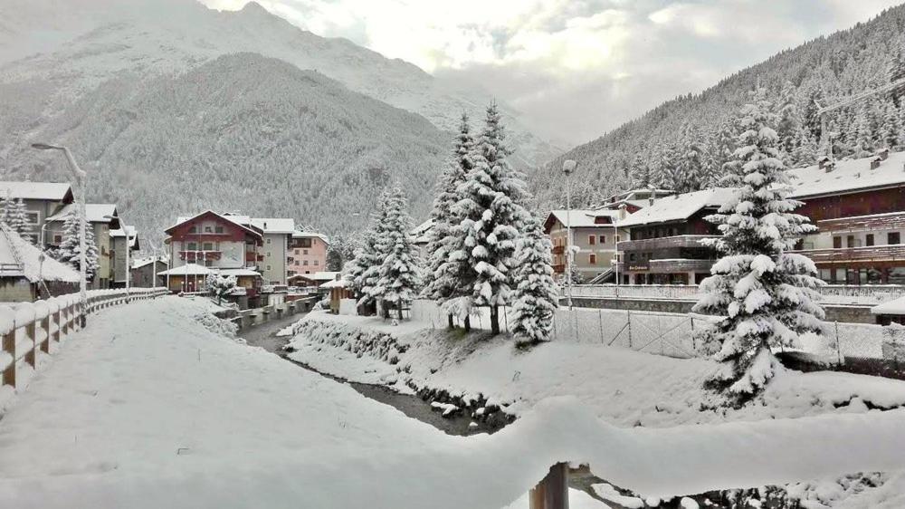Hotel Alle Tre Baite Santa Caterina Valfurva Bagian luar foto