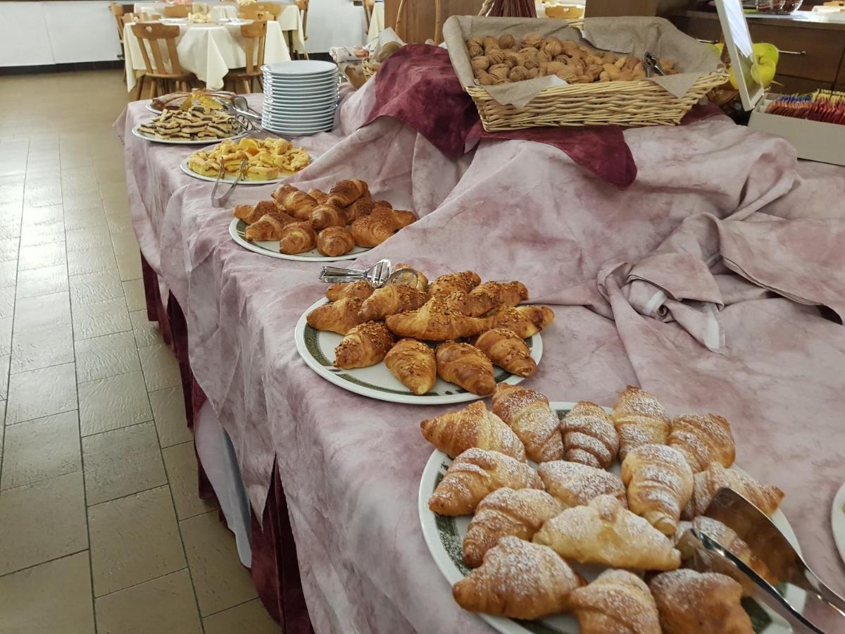 Hotel Alle Tre Baite Santa Caterina Valfurva Bagian luar foto