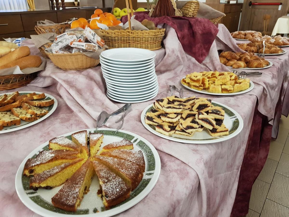 Hotel Alle Tre Baite Santa Caterina Valfurva Bagian luar foto