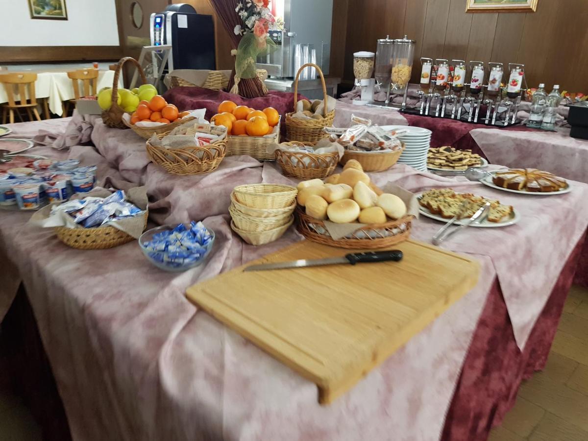 Hotel Alle Tre Baite Santa Caterina Valfurva Bagian luar foto